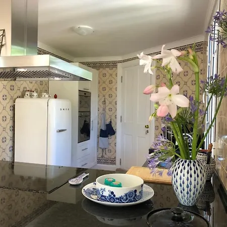 Villa-sleeps2-garden-private Park *