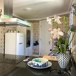 Villa-sleeps2-garden-private Park *