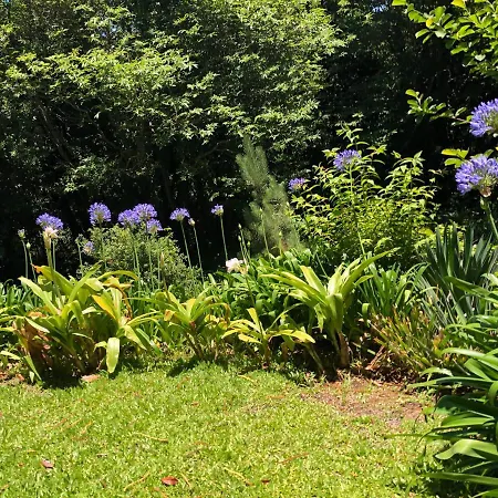 Villa-sleeps2-garden-private Park