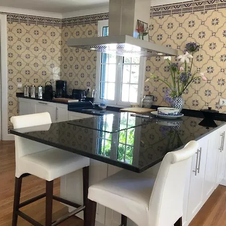 Villa-sleeps2-garden-private Park