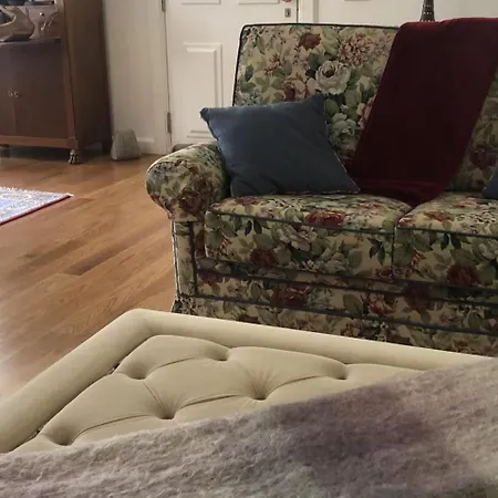 Вилла Villa-sleeps2-garden-private Park *