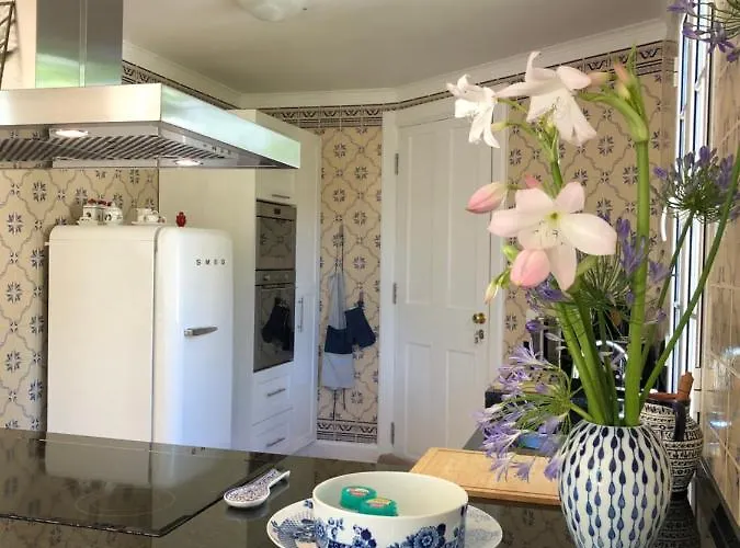 Villa-sleeps2-garden-private Park *